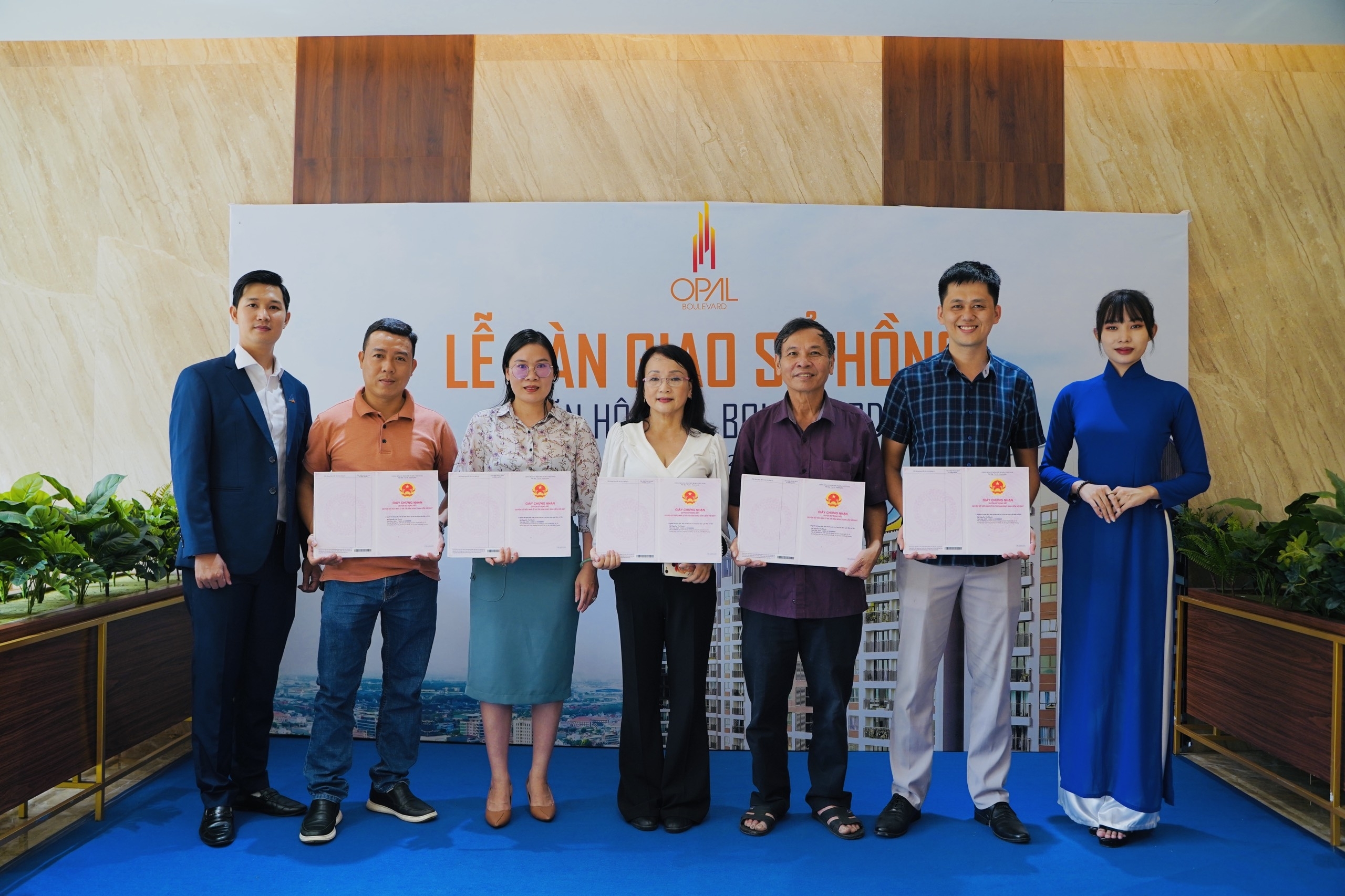 Cư dân Opal Boulevard vui mừng nhận sổ hồng